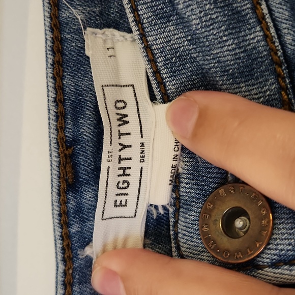 EIGHTY TWO DENIM distressed jean shorts - Picture 4 of 6